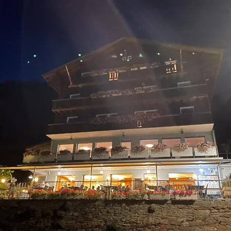 Visp Erblick H O T E L Bahnhof Lodge *