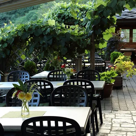 Visp Erblick H O T E L Bahnhof Ausserberg