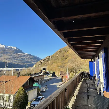 Visp Erblick H O T E L Bahnhof Lodge *