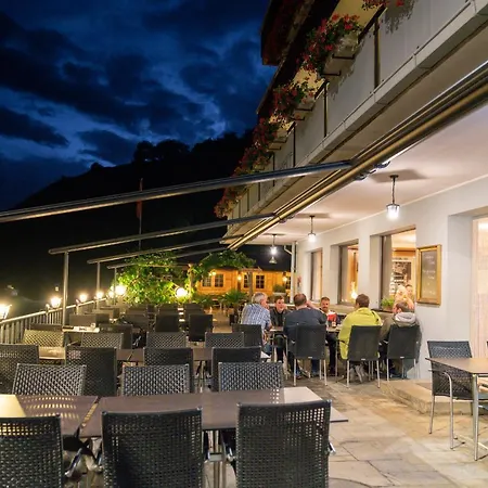 Visp Erblick H O T E L Bahnhof Lodge *